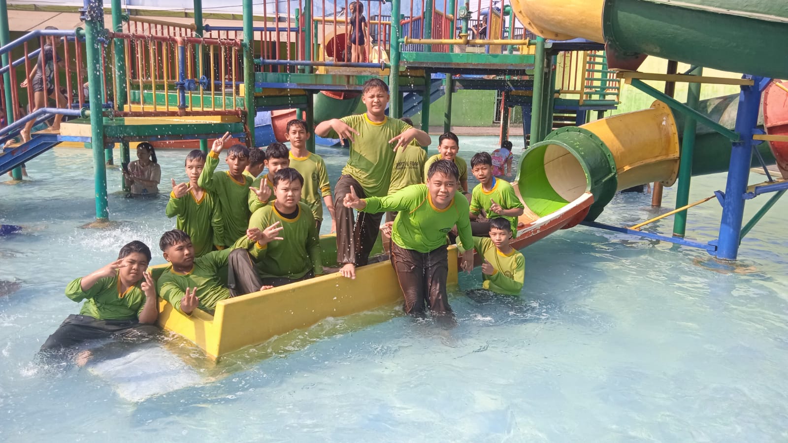 Kegiatan Renang kelas 7 dan 8 SMPIT Al Fidaa T.P 2023-2024