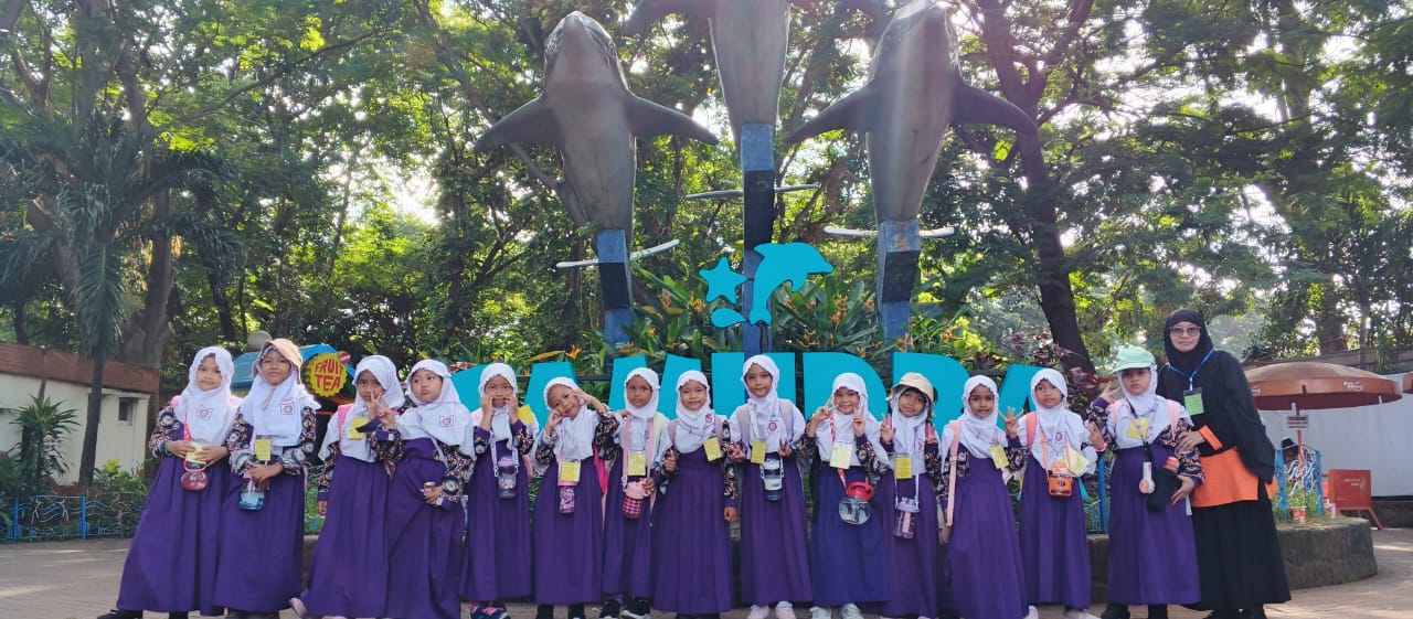 Kegembiraan Siswa SDIT Al Fidaa dalam  Wisata Edukasi  ke Gelanggang Samudra Taman Impian Jaya Ancol