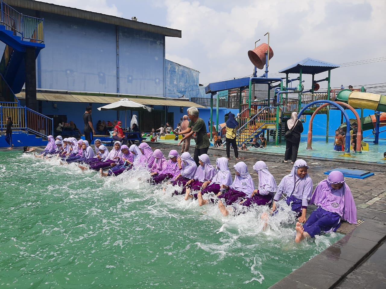 “Healthy and Fun” Kegiatan Renang Siswa SDIT Al Fidaa 2025